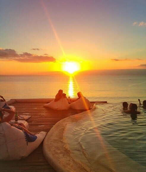 “人生这部大戏，一旦拉开序幕，不管你如何怯场，都得演到戏的结尾。 Once the drama of life begins, however timid you may be, you must get to the end of the play.