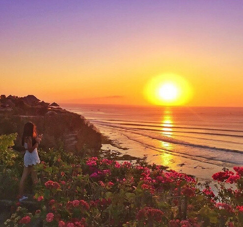 “人生这部大戏，一旦拉开序幕，不管你如何怯场，都得演到戏的结尾。 Once the drama of life begins, however timid you may be, you must get to the end of the play.