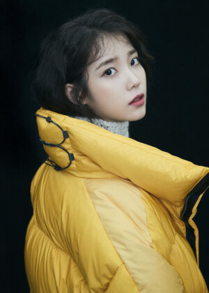 IU 李知恩 李智恩 New Balance 代言图