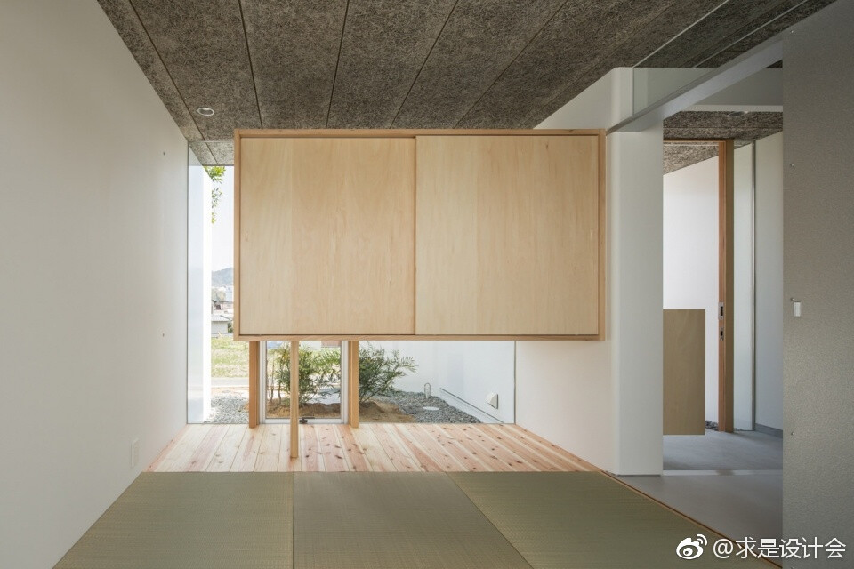 柱座住宅，日本 / y+M design office。#求是爱设计#