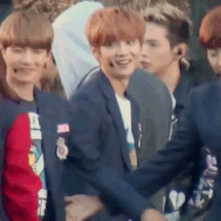 #朴灿烈# #边伯贤# #EXO# 灿白 动图 'GIF