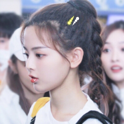 爱豆头像cr.二传注出处
by顾恩久ej//堆糖勋味奶霖
均自截自调图（杨超越）