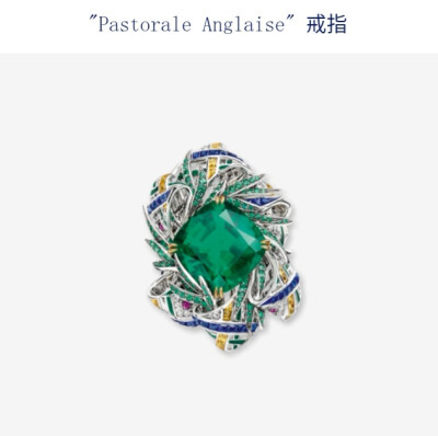 CHAUMET尚美巴黎珠宝精品鉴赏
Pastorale Anglaise“英伦田园歌”系列之戒指
Pastorale Anglaise“英伦田园歌”系列戒指由白金、黄金和漆面戒指，镶嵌1颗亮绿色枕形切割祖母绿宝石（11.74克拉，产地：哥伦比亚木佐…