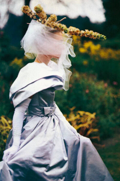 #旧片欣赏# A Style That Could Grow on You photographed by Bruce Weber, Vogue UK December 1984 ???