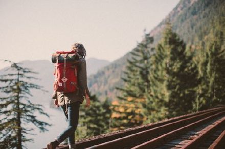 想做一个背包客，行走在路上，看旅途风景，听他人故事。