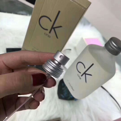 ck白色香水