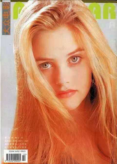 艾丽西亚西尔维斯通
Alicia Silverstone
95/10期封底