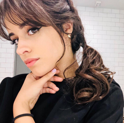 Camila Cabello 卡妹