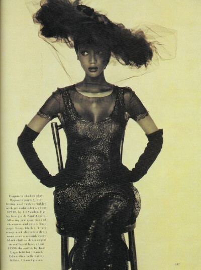 Tyra Banks
Photography by Paolo Roversi For Harper's Bazaar US Magazine US November 1992 ​​​​