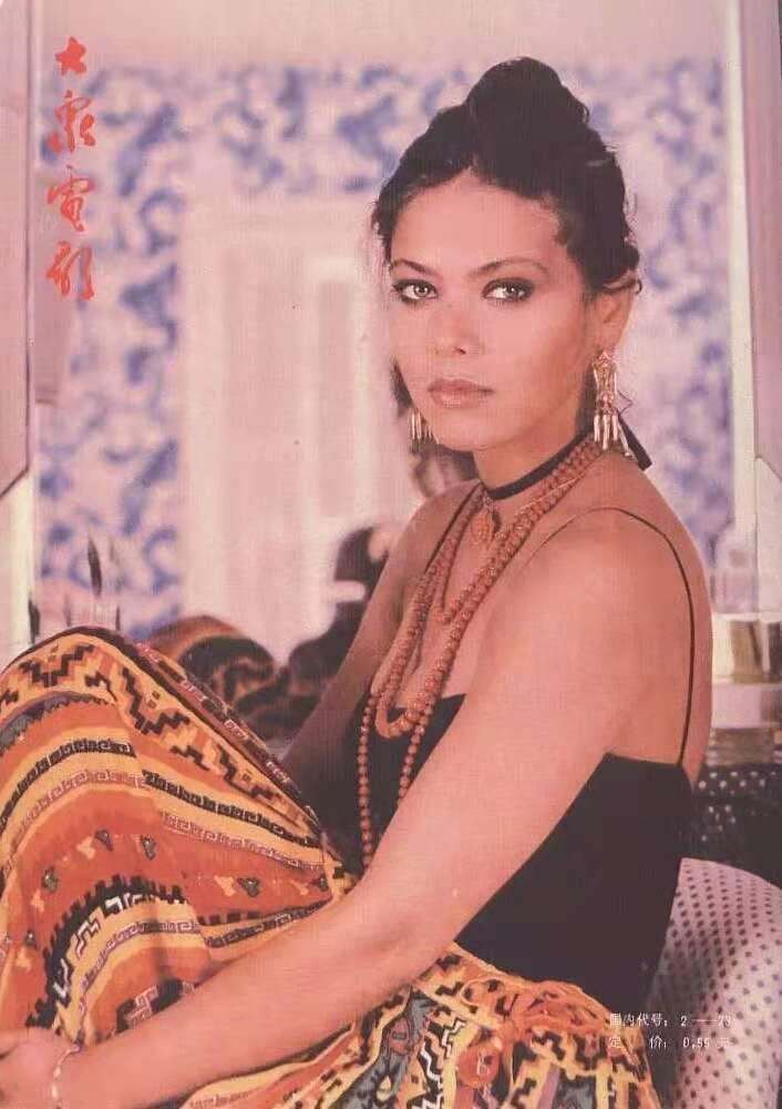 奥尔内拉穆蒂
Ornella Muti
86/8期封底