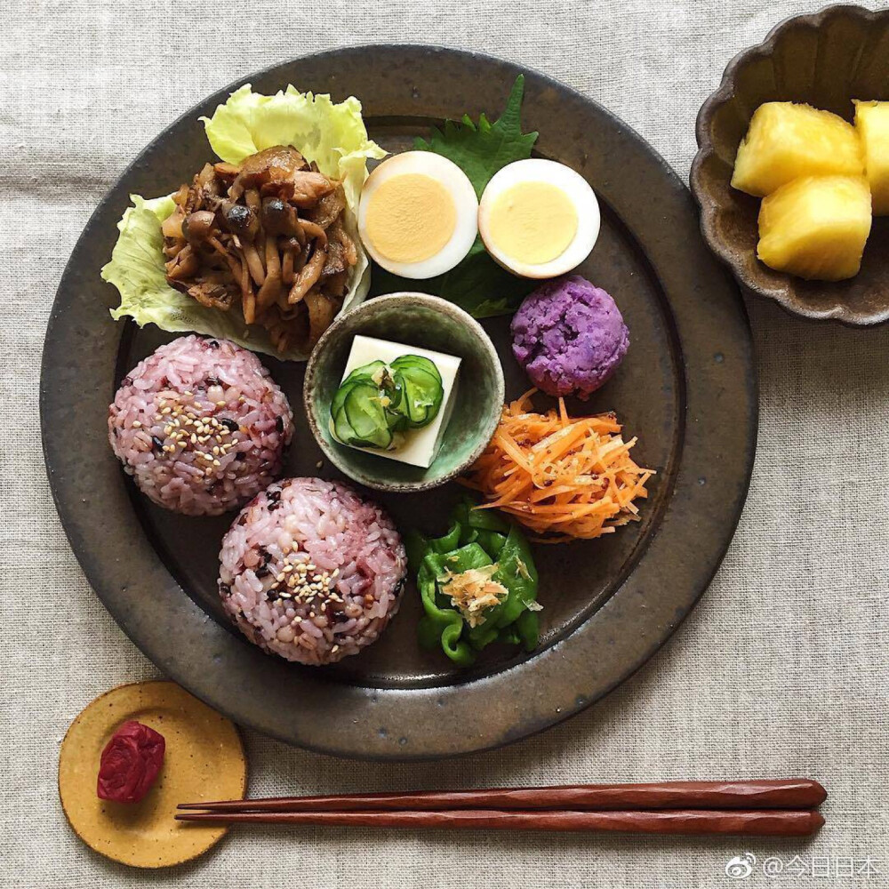 从食材到餐具的搭配都很有讲究的日本博主，画面舒适！（ins：adabonne25） ​​​