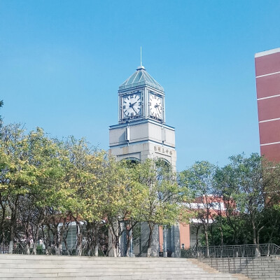 [泉州师范学院－陈明玉钟楼]
日常拍摄的风景
抱图先知会一声
#盗图必究#