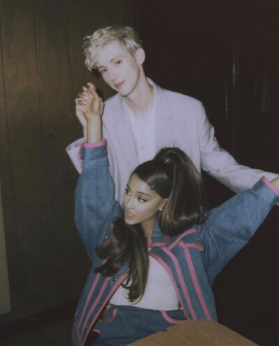 Troye Siven 戳爷 Ariana Grande