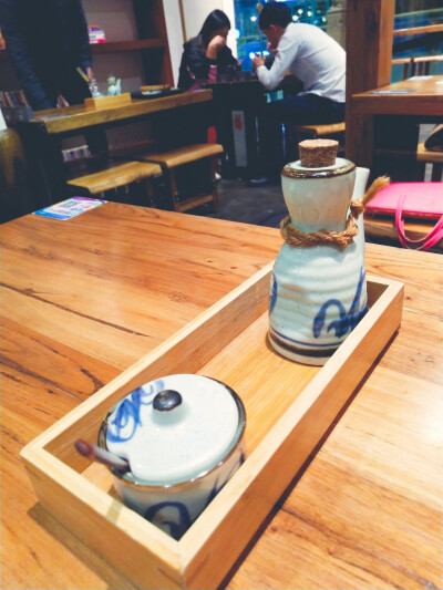 北京丰科路万达的和府捞面
过生日，下了班之后在四楼拐角偶遇，很有味道。能看出来店家很注重细节，简单却很舒服的装潢。