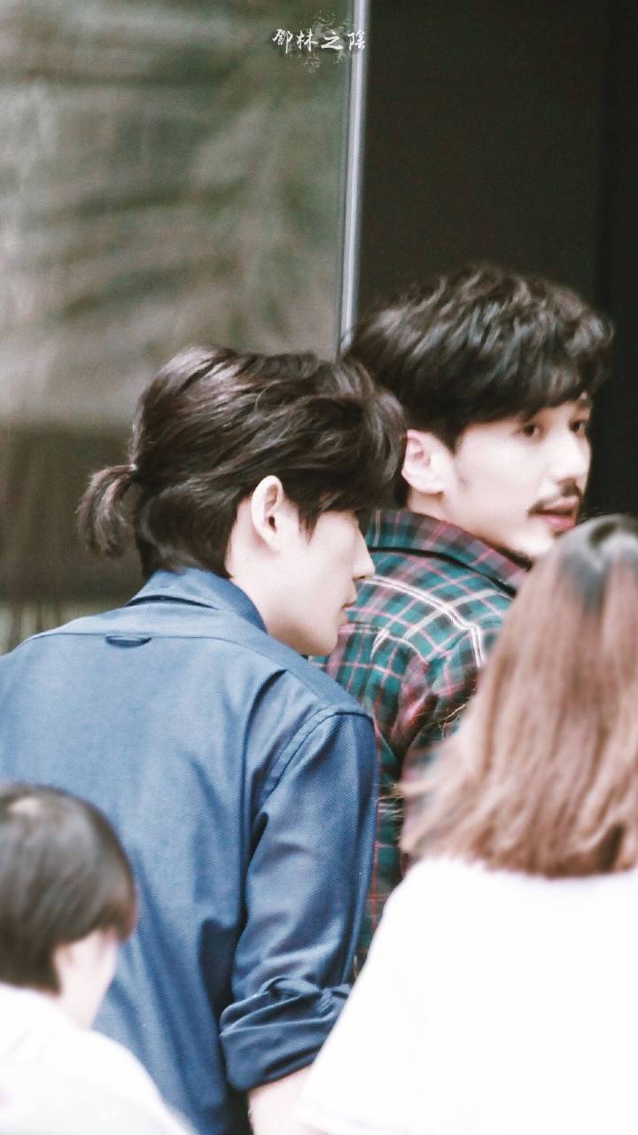 每想你一遍 我又重新爱上人间 ​