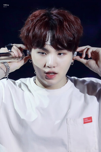 闵玧其 SUGA