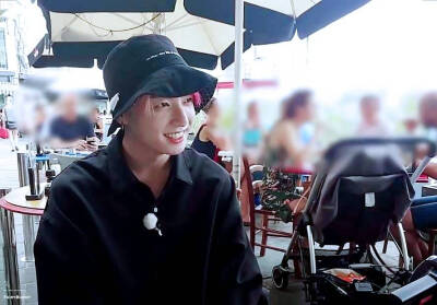 田柾国/小国/JUNGKOOK/JK
田国男友照。
图源微博 拿图点赞收藏