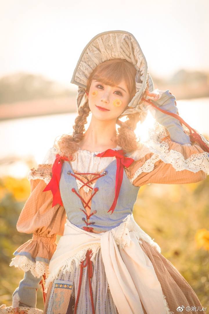 #写真##南京约拍##lolita摄影#
《Yield》
harvest harvest
it yields fruits
la la'latest harvest
it yields sweets
* ********* ********* ********* ********* **
摄影：@琬儿er
出镜\造型：@全全Piggy
服装\假毛：@古典玩偶ClassicalPuppets @MONKEEP-猴咩家 