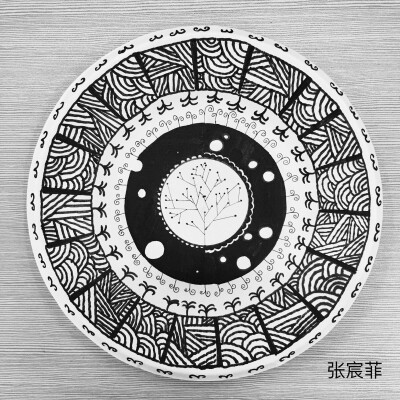 黑白线描单色盘子