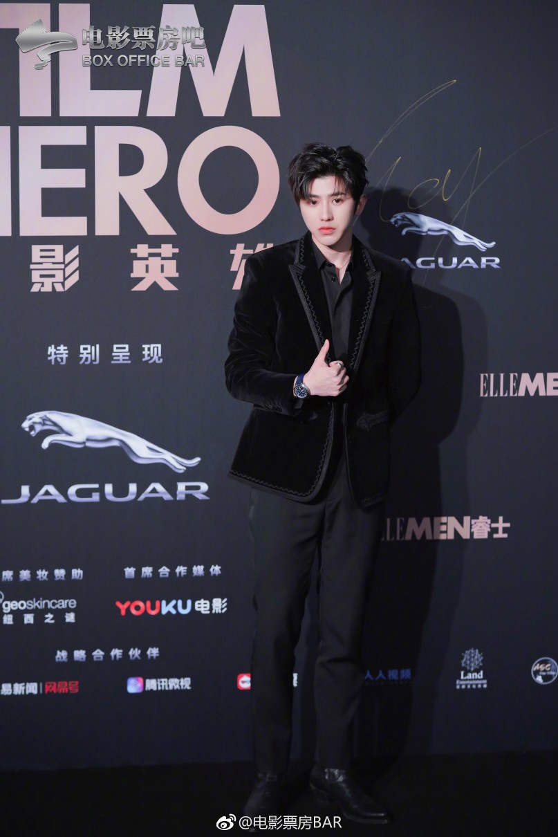 cr:电影票房BAR
蔡徐坤 20181031 ELLEMEN电影英雄盛典颁奖礼