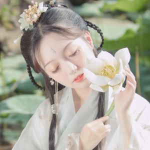 古风头像 自截   /泛轻舟
二传注明出处