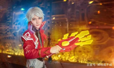 掌控者诸葛亮被cos，看这“健硕”的身材，网友称：“神还原”。