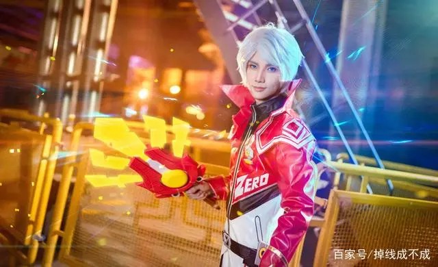 掌控者诸葛亮被cos，看这“健硕”的身材，网友称：“神还原”。