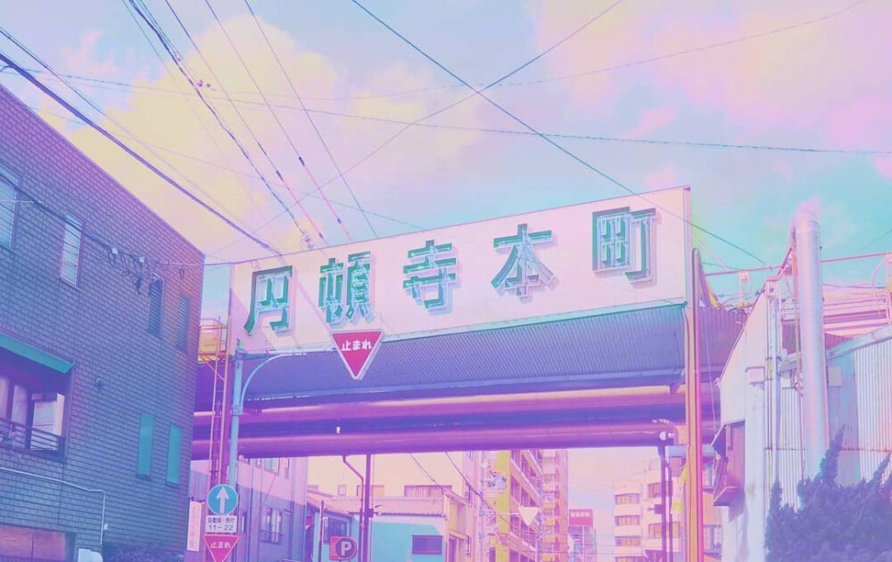 梦幻色的东京，就像动漫中的场景一样。 ins：owakita_