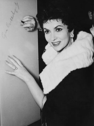 吉娜劳洛勃丽吉达
Gina Lollobrigida
意大利女演员.1927年～