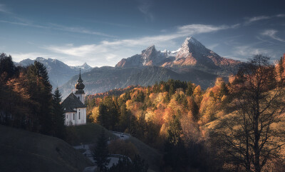 thomas看看世界—阿尔卑斯山区拍摄的童话小镇们，包括瑞士因特拉肯地区，奥地利哈尔施塔特地区，德国国王湖地区和意大利多洛米蒂地区。