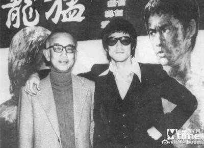 #邹文怀去世#影视影坛巨匠邹文怀今日去世。1970年，邹老创立嘉禾，前后拍摄600多部电影，一手栽培李小龙，成龙，洪金宝，张曼玉，陈可辛等巨星级导演和演员。老人千古，电影界又一位巨星陨落。