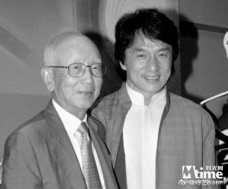 #邹文怀去世#影视影坛巨匠邹文怀今日去世。1970年，邹老创立嘉禾，前后拍摄600多部电影，一手栽培李小龙，成龙，洪金宝，张曼玉，陈可辛等巨星级导演和演员。老人千古，电影界又一位巨星陨落。