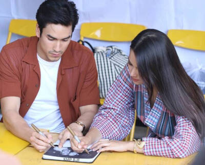 Yaya Urassaya Sperbund-Barry Nadech Kugimiya/naya