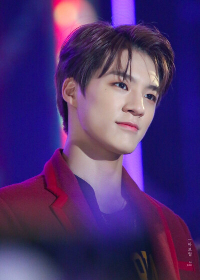 李帝努 JENO LEE
cr. sonrisaabril423