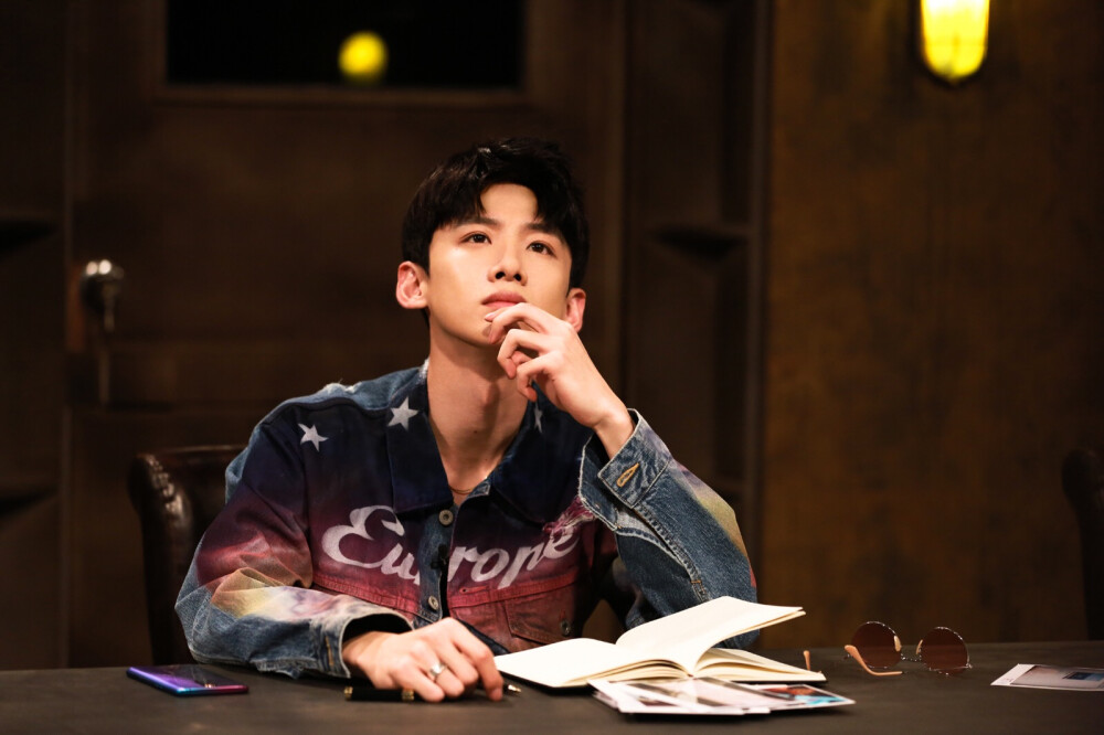 白敬亭 明星大侦探第四季 第一期 白月光