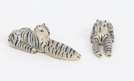 太喜欢这种看起来笨笨拙拙又十分可爱的陶器啦，陶艺家Laura Bird赋予了泥巴们坚硬又快乐的质地