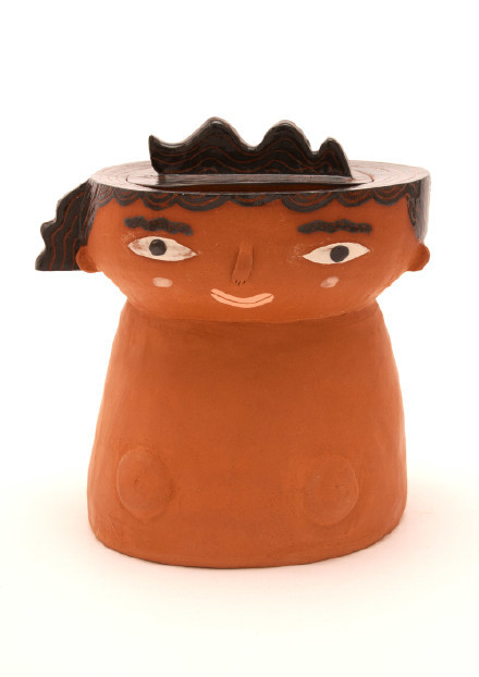 太喜欢这种看起来笨笨拙拙又十分可爱的陶器啦，陶艺家Laura Bird赋予了泥巴们坚硬又快乐的质地