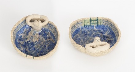 太喜欢这种看起来笨笨拙拙又十分可爱的陶器啦，陶艺家Laura Bird赋予了泥巴们坚硬又快乐的质地