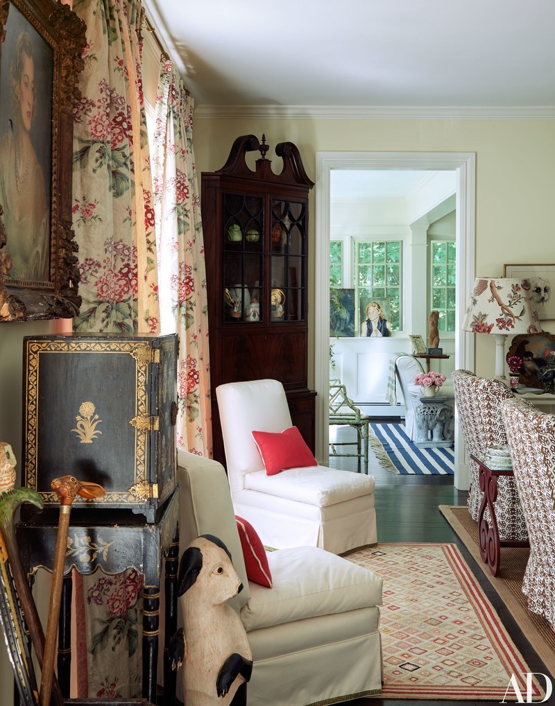 美国设计传奇Sister Parish的后人Susan Crater也有着出众的品味，她位于纽约州的家充满古典细节，色调活泼丰富，舒适宜居，也赏心悦目。 ​​​​