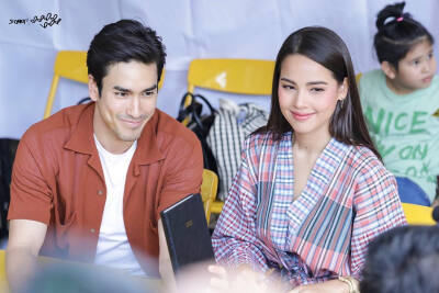 Yaya Urassaya Sperbund-Barry Nadech Kugimiya/naya