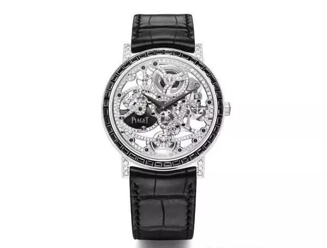 【Extremely Piaget极致伯爵系列】
Piaget Altiplano 18K白金及铂金镂空镶钻腕表，镶有40颗长方形切割黑钻（约重3.20克拉）、616颗圆形美钻（约重2.20克拉）和11颗蛋面切割黑色蓝宝石（约重0.20克拉）