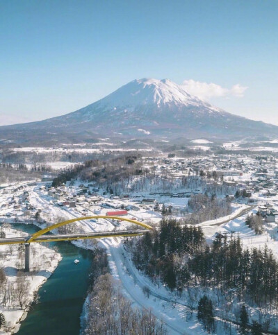 这个冬天，带上喜欢的人一起去北海道看雪吧。❄️