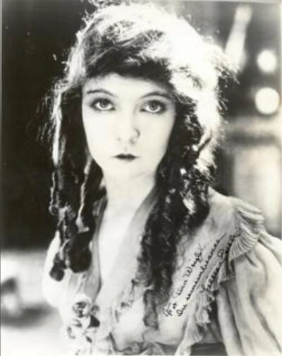 丽莲吉许
Lillian Gish 1893-1993年
美国默片女演员