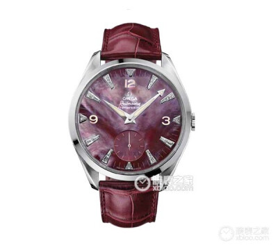 OMEGA(欧米茄）Seamaster 2806.77.40腕表
腕表系列：Seamaster(海马）
机芯类型：手动机械
表壳材质：精钢
表带材质：皮革
表壳直径：49毫米
简评：红色珍珠贝母表盘配上红色皮革表带，单从颜色上就在中国人的心中…