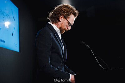 汤姆希德勒斯顿
抖森