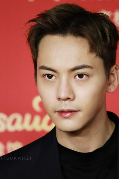 【陈伟霆 William Chan】180705 北京杜莎夫人蜡像馆 首位梦想音乐大使 Inside Me演唱会造型蜡像揭幕仪式 1681 x 2523 px (图源: 微博@ITSUKA1121 weibo.com/6040232886/GtwEDdMvW)