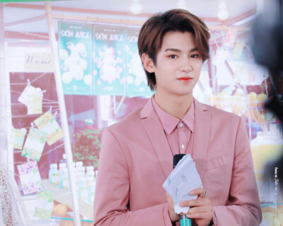 Justin黄明昊【181104 泊美活动】
图见水印
ColorfulDream_Justin