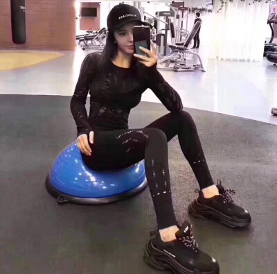 （国内现货）Balenciaga 全黑 40特价️