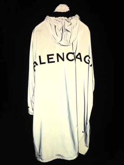 （国内现货）Balenciaga 夜光风衣 特价️