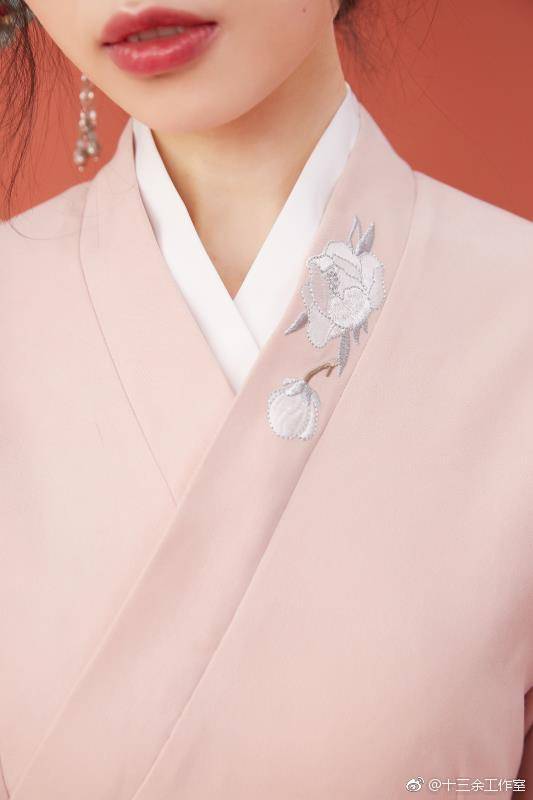 十三余小豆蔻儿
红楼幻梦
倚云